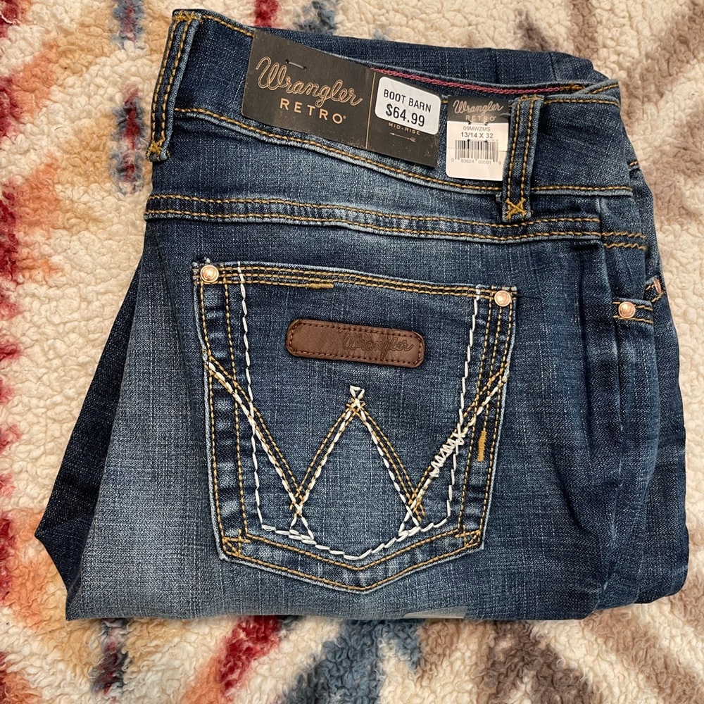 Womens Wrangler Retro boot cut jeans new with tags. Size 13/14x32